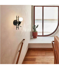 Applique Da Parete Decorativo Forma Omino Sulla Scala In Metallo Attacco E27 Aq49  Nero       