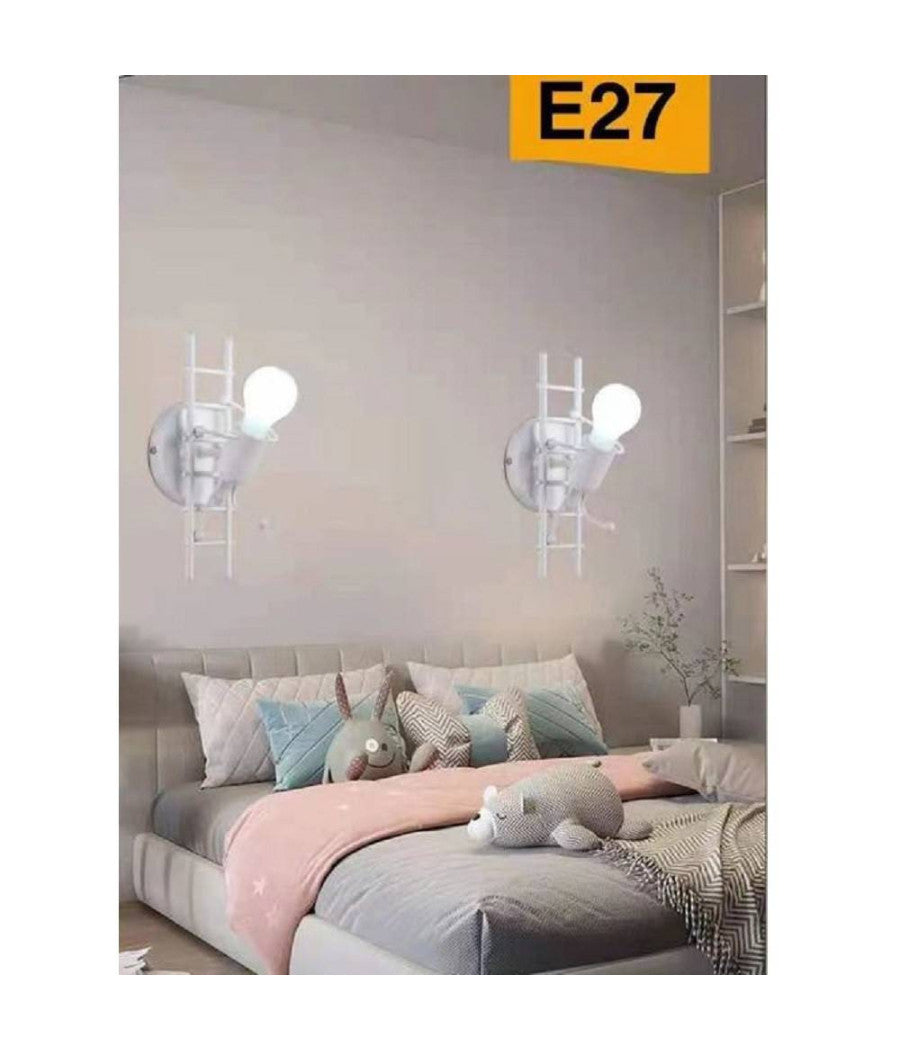 Applique Da Parete Decorativo Forma Omino Sulla Scala In Metallo Attacco E27 Aq49         