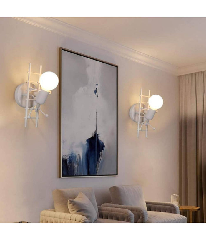 Applique Da Parete Decorativo Forma Omino Sulla Scala In Metallo Attacco E27 Aq49         