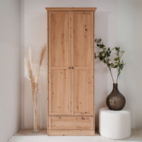 Armadio tuttopiani 2 ante e cassetto rovere anticato Timber40A  80x39x200H L'eleganza del legno, la funzionalità dello spazio