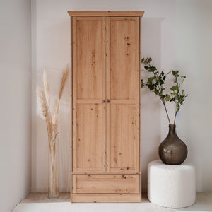 Armadio tuttopiani 2 ante e cassetto rovere anticato Timber40A  80x39x200H L'eleganza del legno, la funzionalità dello spazio