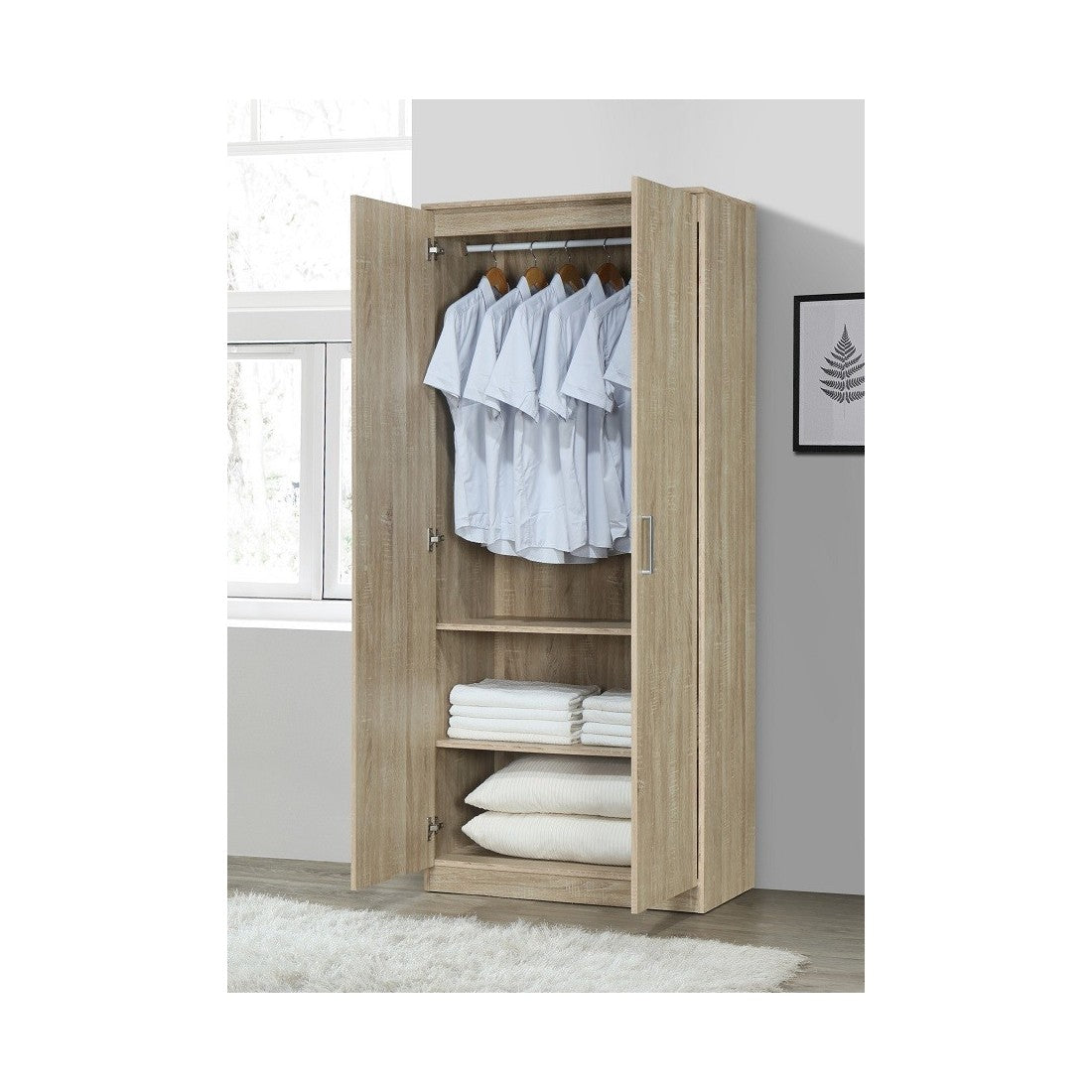 Armadio / Guardaroba SAVIS, 2 porte, contemporaneo in rovere Sonoma con maniglie grigie.