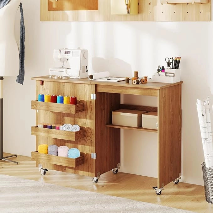 Tavolo da Cucito Pieghevole, Mobile per Macchina da Cucire con Ripiano Portaoggetti, 3 Scomparti Nascosti e Ruote Bloccabili, Mobile Multiuso per Piccoli Spazi (Legno, 118,5 x 40 x 79,5 cm)