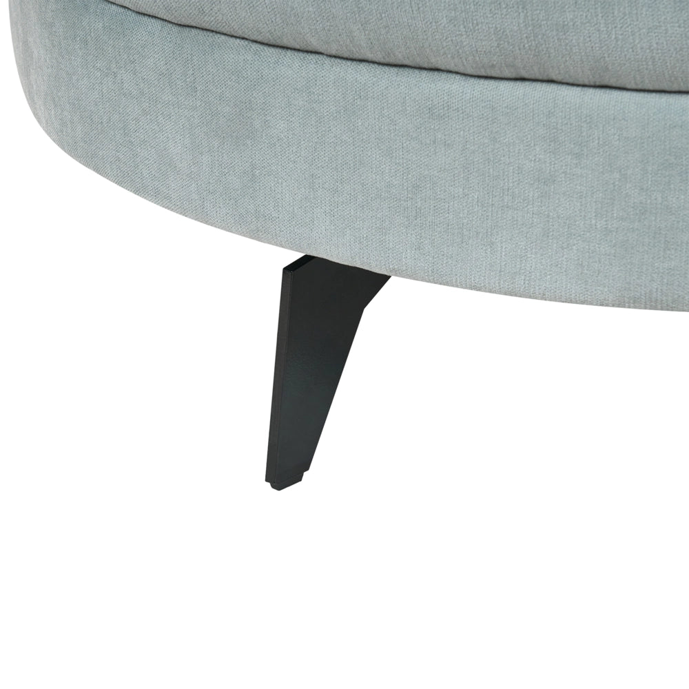 Chaise longue con rivestimento in ciniglia sintetico idrorepellente Gambe in ferro nero con cuscini azzurro lato sinistro stile moderno