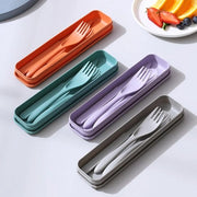 Set di cucito da viaggio 4 pezzi per campeggio con manico di plastica forchetta coltello e coperchio - Utensili da picnic outdoor riutilizzabili - Portatile e adatto al uso quotidiano