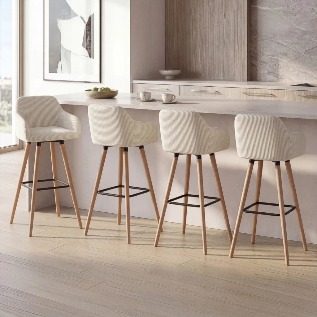 IDMarket - Set di 4 sgabelli da bar JANY girevoli con braccioli in velluto a coste beige e gambe in legno