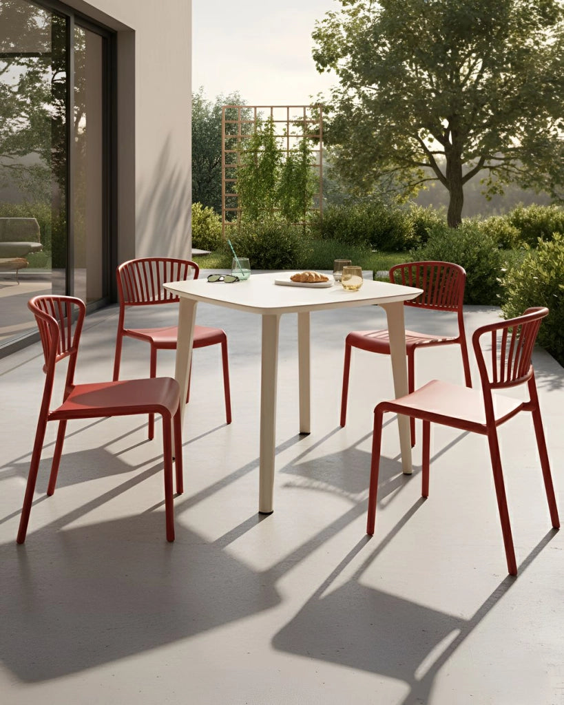 Set di 4 sedie da pranzo in plastica rosso per interni ed esterni da giardino impilabili in stile minimalista