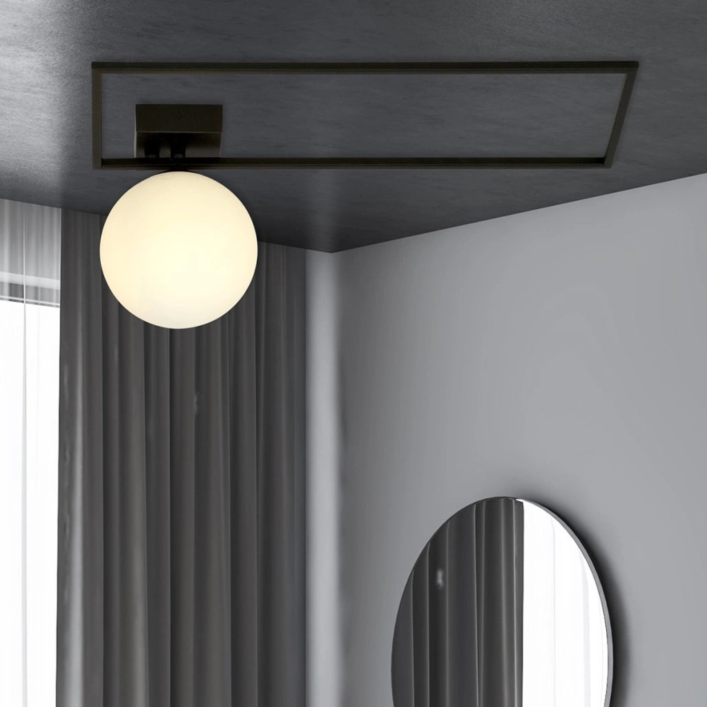 Lampada a parete IMAGO in acciaio nero opaco e vetro opale