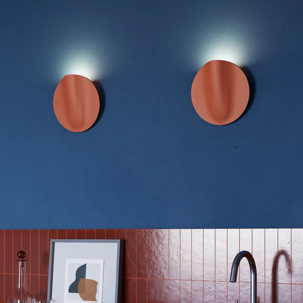 Sirio Lampada da parete LED 8W in ceramica bianca con diffusore in policarbonato opale, design Made in Italy per illuminazione interna d'arredo
