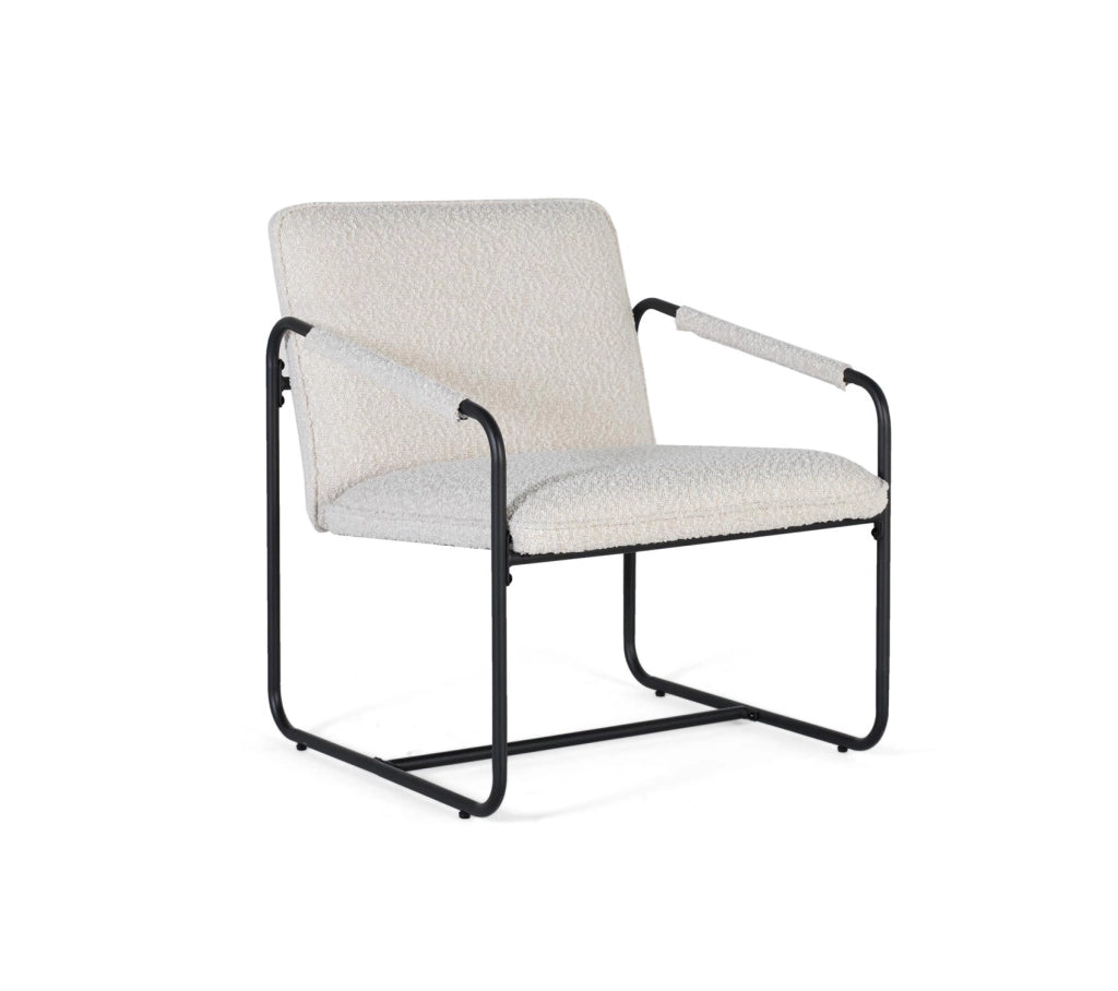 Set di due poltrone rivestite in tessuto beige e trapuntate