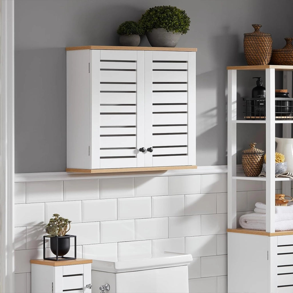 Pensile da Bagno – Mobile da Bagno Sospeso – Armadietto a Muro Stretto con Ante a Persiana e Ripiani Regolabili, per Cucina e Corridoio, in Legno, Bianco, 60x56x19cm, BZR42-W