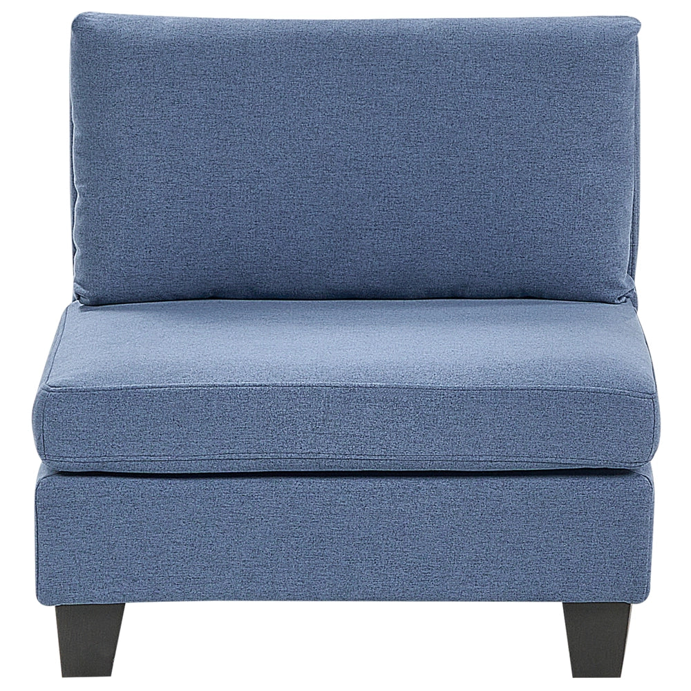 Divano componibile a 5 posti imbottito lato destro in tessuto blu con gambe nere e pouf stile moderno