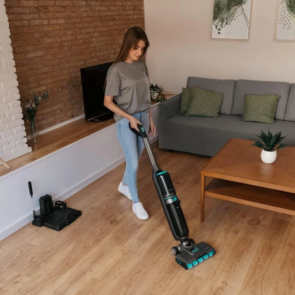 Cecotec 05852 FreeGo WashandVacuum Spray Lavapavimenti Senza Filo 250 W 35 min autonomia 700 ml serbatoio colore Nero