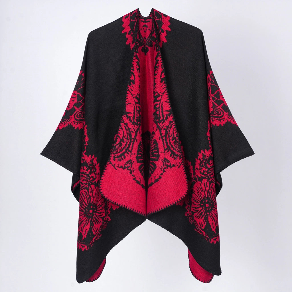 Mantella/cappa con cappuccio e spacco, d'ispirazione retr¨°: comoda, calda e versatile.