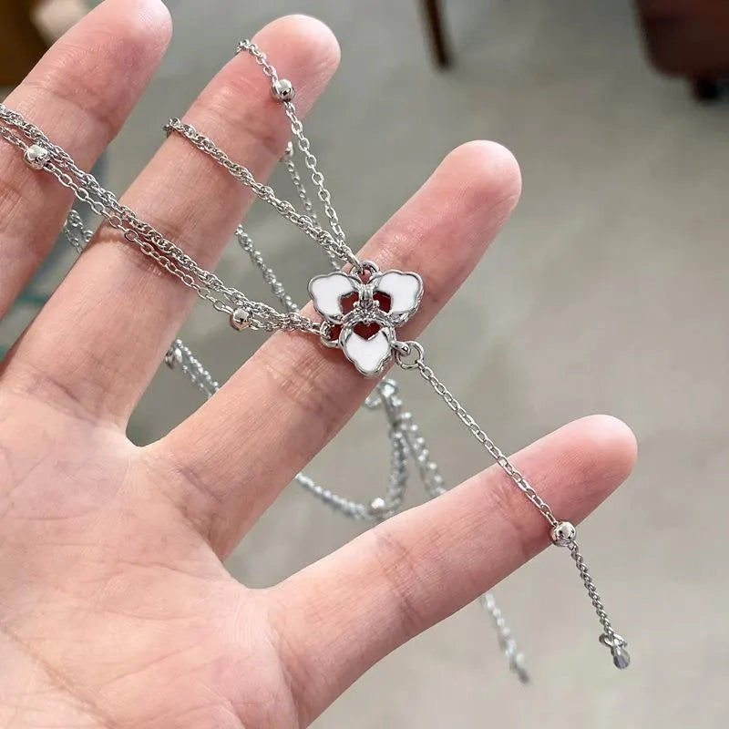 Collana a forma di trifoglio con conchiglia cava, realizzata a mano, regalo di Natale o di compleanno.