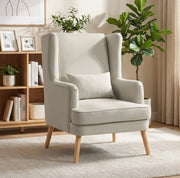 Poltrona lounge beige con schienale alto e cuscino lombare
