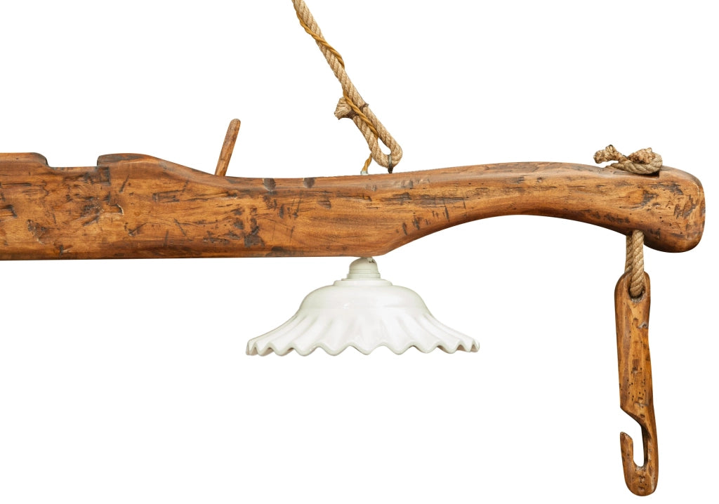 Biscottini Giogo lampadario in legno massello di tiglio finitura noce .Made in Italy