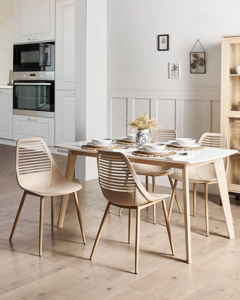 Set di 4 sedie da pranzo Seduta sintetica beige Gambe in metallo Seduta moderna semplice e minimalista