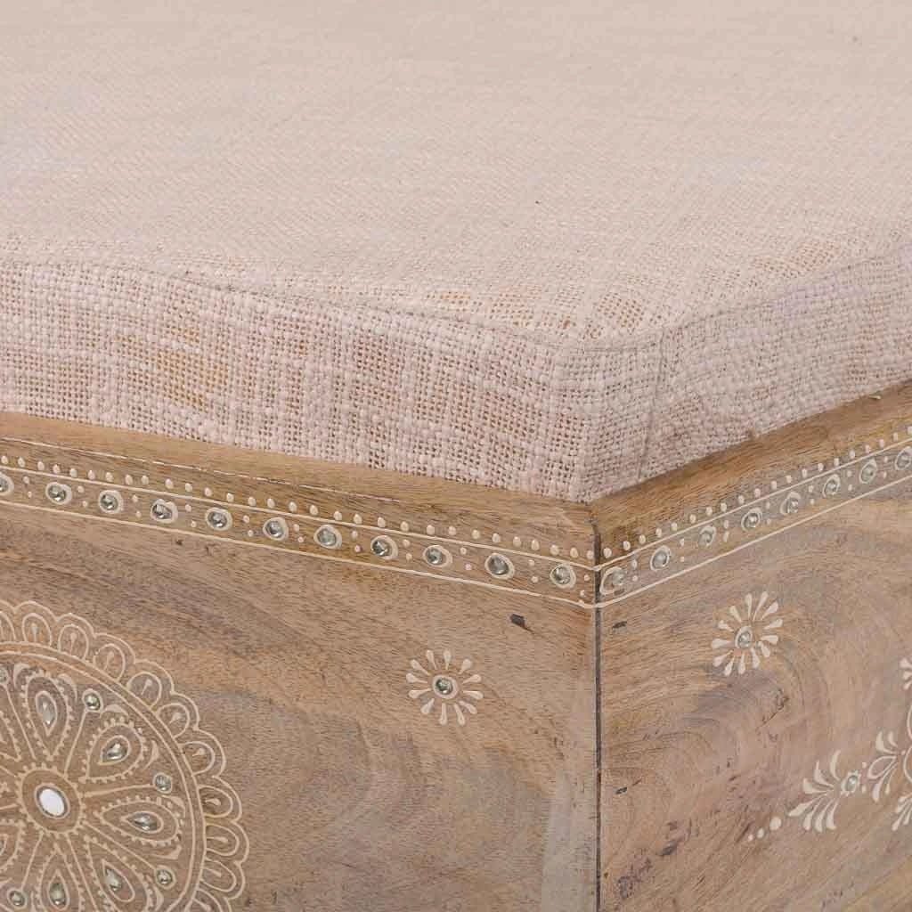 Sgabello in legno dipinta a mano con cuscino marrone 70x60x29h
