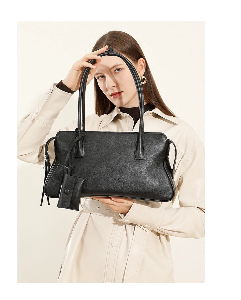 Borsa a tracolla da donna in vera pelle, modello tote o hobo, nera.
