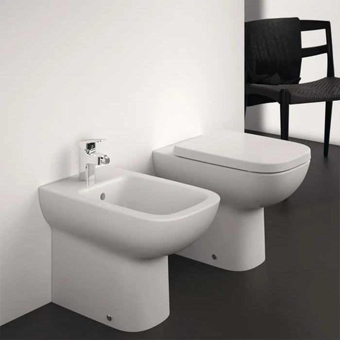 Sanitari Ideal Standard filomuro Rimless con copriwater  I.Life A