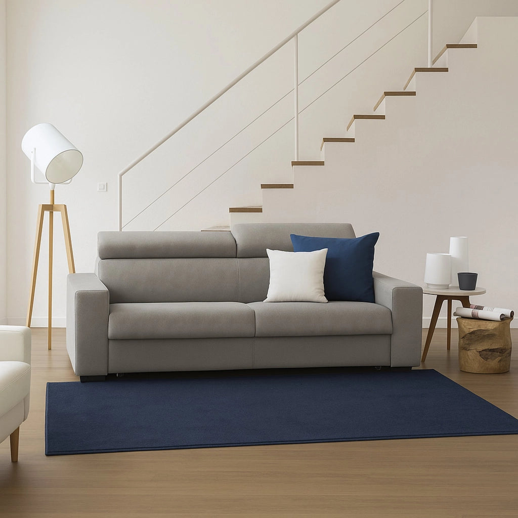 Divano fisso Vigolana, Divano a 3 posti, Made in Italy, SofÒ  Soggiorno, in tessuto imbottito, con poggiatesta regolabili e Braccioli slim, cm 220x95h85, Tortora