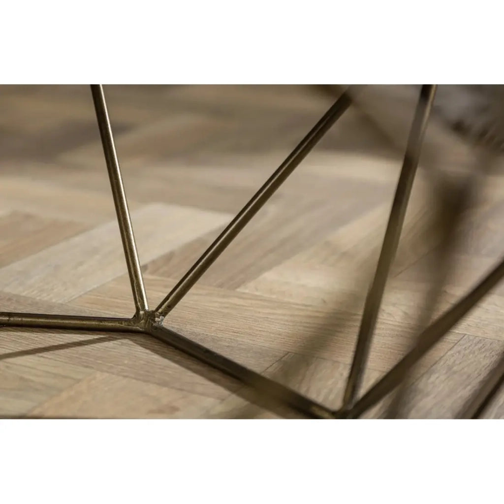 Tavolino basso NEXORA 70 cm in marmo bianco e metallo finitura ottone design geometrico