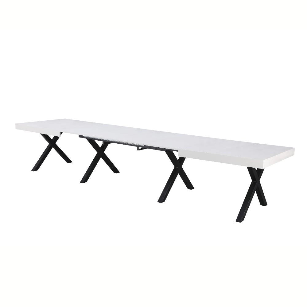 Tavolo allungabile Dava con piano colore bianco opaco e gambe in metallo nero
