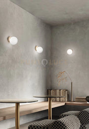 PALLINA APPLIQUE 1 LUCE ATTACCO G9 ORO CON SFERA OPALE BIANCA D.14CM
