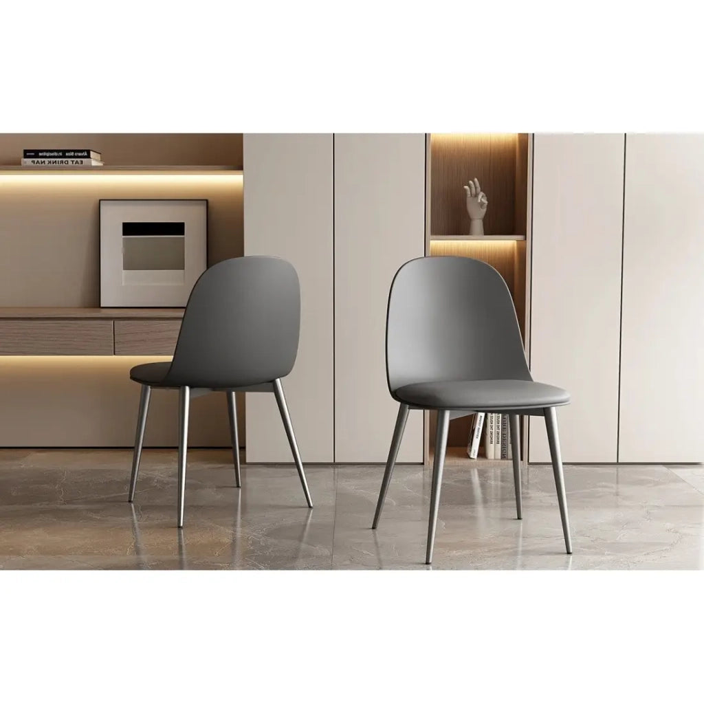Sedia JASMON – Cuscino in PU Grigio con gambe in metallo – H81 × L51 × P44 cm