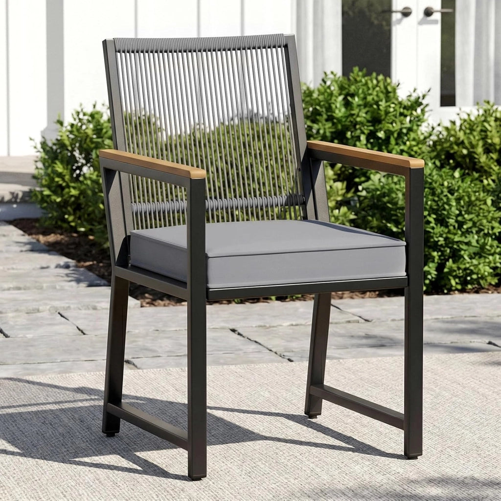 Set di 4 sedie da giardino in rattan, resistenti alle intemperie, con braccioli in WPC, sedie per esterni con cuscino rimovibile, sedie da pranzo in metallo, portata fino a 160 kg, per