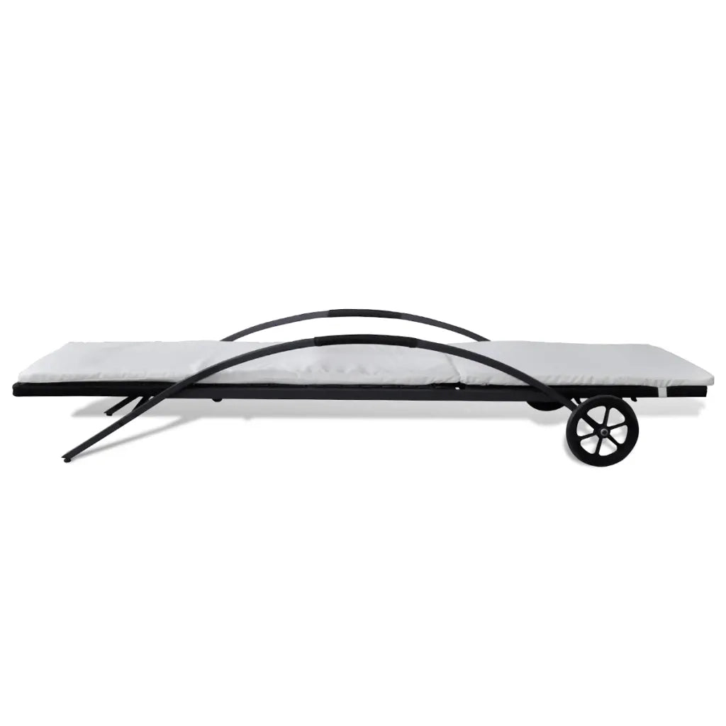 Lettino Prendisole con Cuscino e Ruote in Polyrattan Nero 42489
