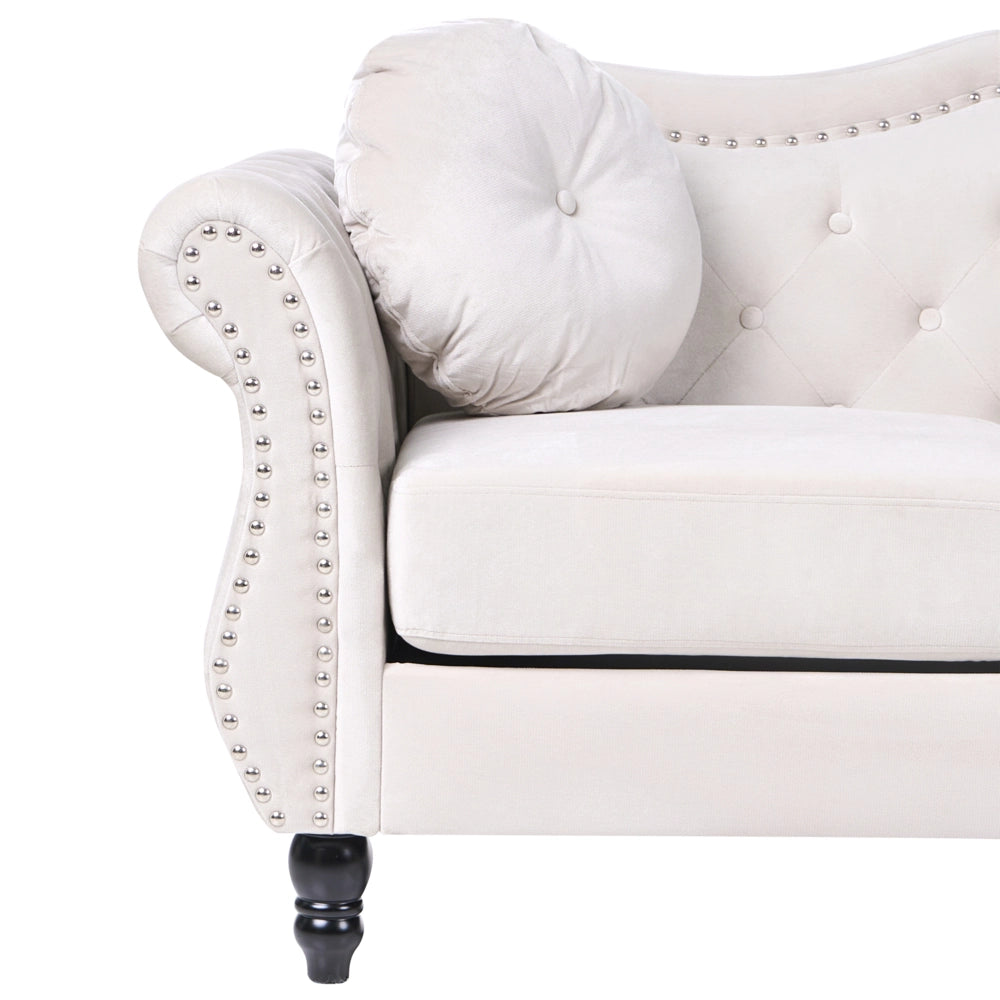 Divano in velluto beige a 2 posti con bottoni a forma di chiodo Cuscini trapuntati con braccioli arrotolati Glam