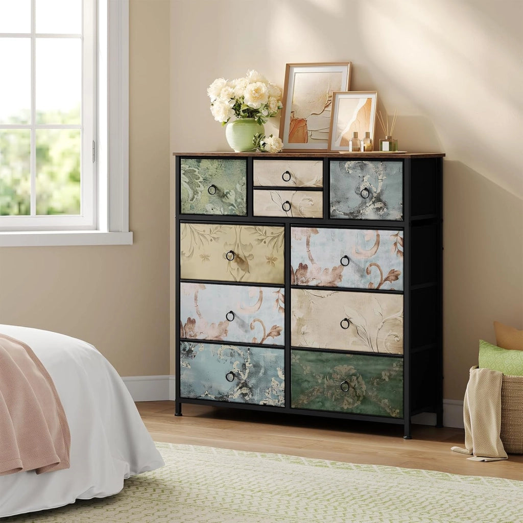 Cassettiera, 10 Cassetti per Camera da Letto/Corridoio/Soggiorno,arrone Rustico e Nero con Motivo Fiore Retrò, Struttura in Metallo, 100x 30x 100cm, SSK009pw