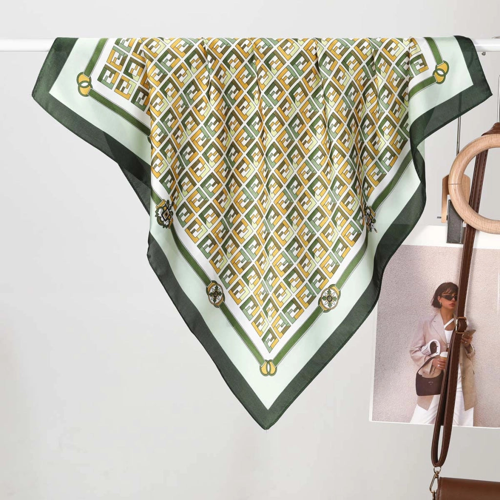 Eleganti e trendy sciarpe di seta da donna, realizzate in pura seta.