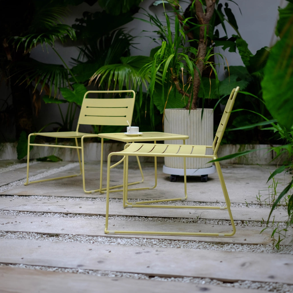 Set Andria di 3 Mobili da Giardino in Acciaio Tavolino e 2 Sedie - Giallo Vaniglia casa.pro