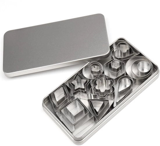Set di 30 stampi per biscotti, 4 stampi in acciaio inossidabile per biscotti mini, set di stampi geometrici per biscotti in acciaio inossidabile, stampi a stella, a fiore, a sei angoli, a cuore, per torte e biscotti di fondant.