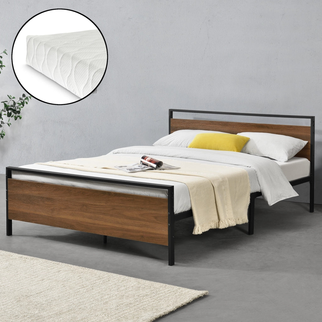 Letto Matrimoniale/Francese in Acciaio Nero con Materasso a Schiuma Fredda 140 x 200 cm Testiera e Pediera Decorate con Panelli in Effetto Legno di Color Noce