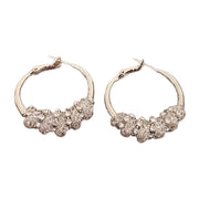 Nuovi orecchini minimalisti di lusso con strass di cristallo.