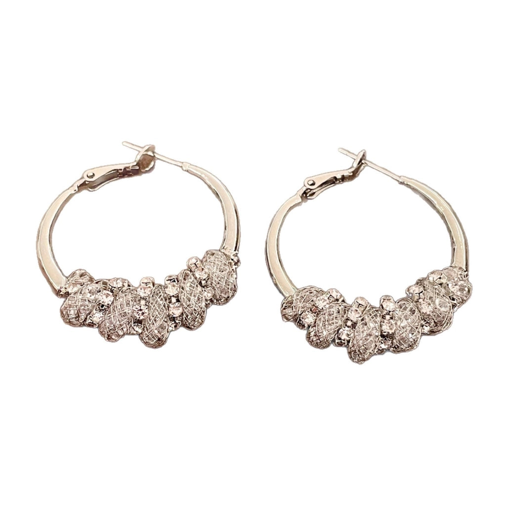 Nuovi orecchini minimalisti di lusso con strass di cristallo.
