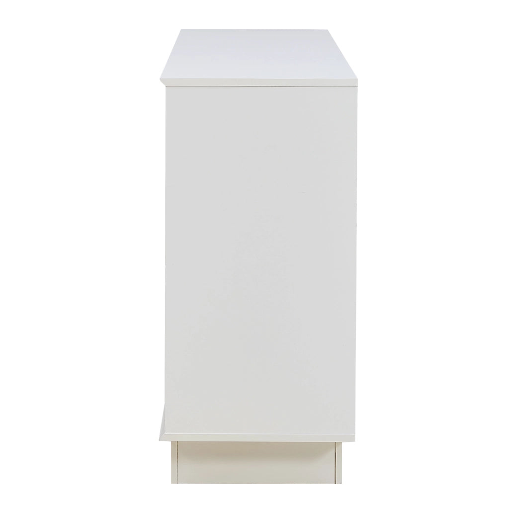 Credenza moderna bianca a 4 ante con pannelli curvi e ampio spazio per organizzare la casa