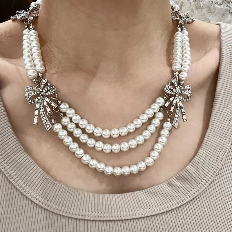 Collana con fiocco di perle fatta a mano: ciondolo vintage multistrato con diamanti