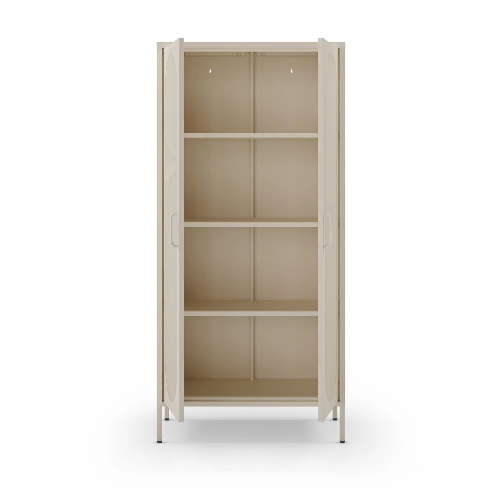 Credenza alta in metallo Diora crema con 2 ante reticolate e 3 ripiani – Design industriale, anima versatile