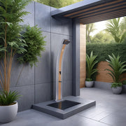 SINED Doccia Solare Grigia in Alluminio con Fascia in Legno Serbatoio da 40 Litri Altezza 224 cm Miscelatore e Rubinetto Lavapiedi Modello Ella