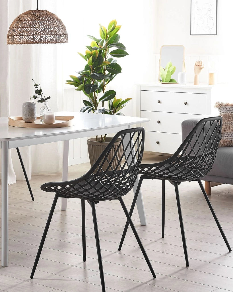 Set di 2 Sedie da Pranzo Seduta Sintetica Nera Gambe in Metallo Nero Schienale Net Design Moderno Scandinavo