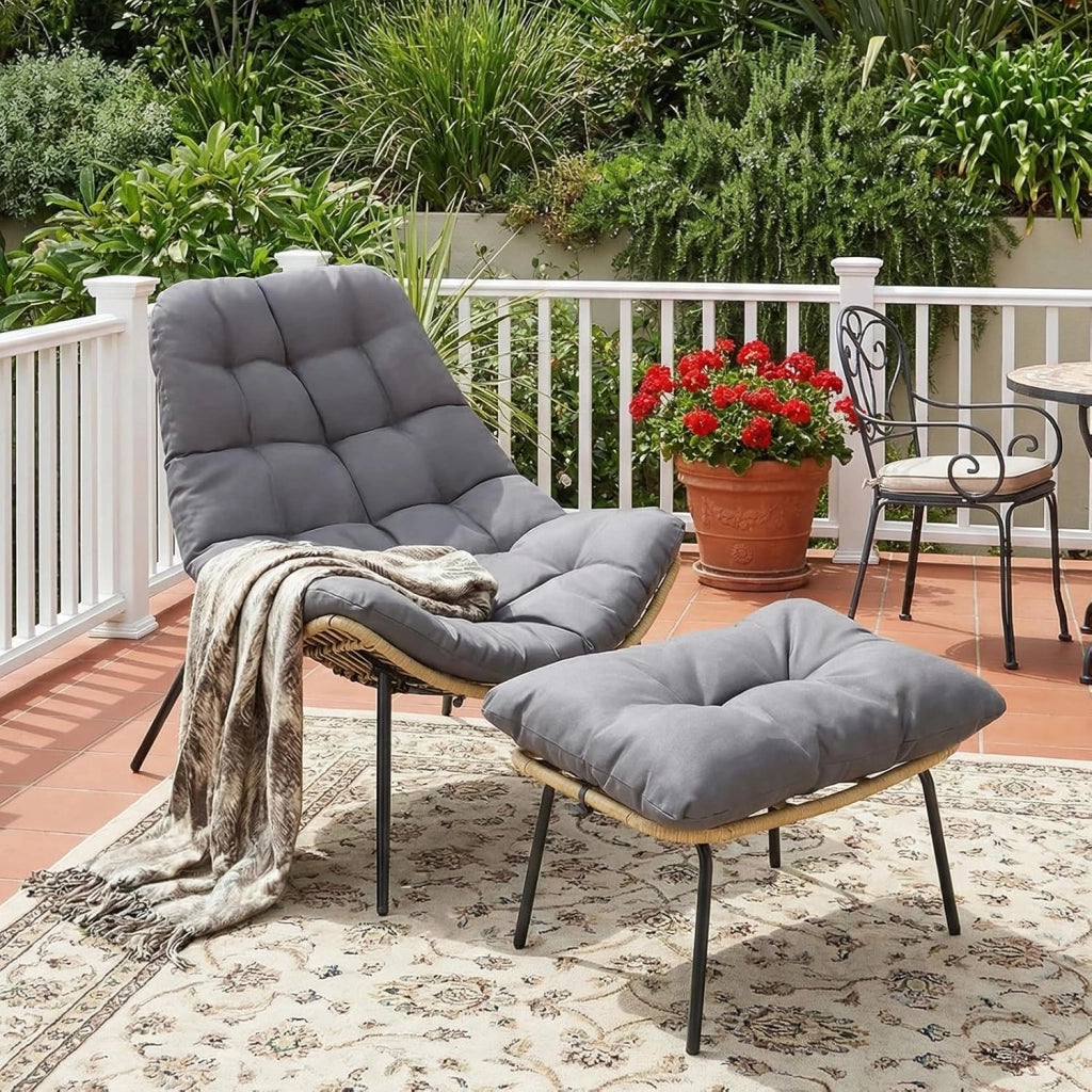Sedia a sdraio con sgabello, in rattan, resistente alle intemperie, fino a 120 kg, poltrona da balcone con cuscino rimovibile, cuscino impermeabile, per giardino, balcone, soggiorno, cortile