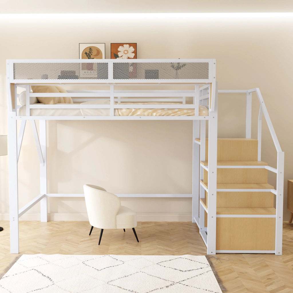 Letto a soppalco 140x200 cm in metallo con scala di sicurezza e ripiano flessibile; bianco