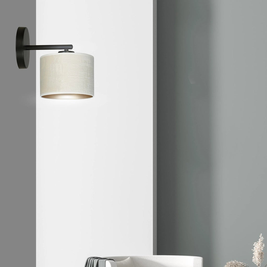 Applique Hilde in acciaio nero con paralume bianco