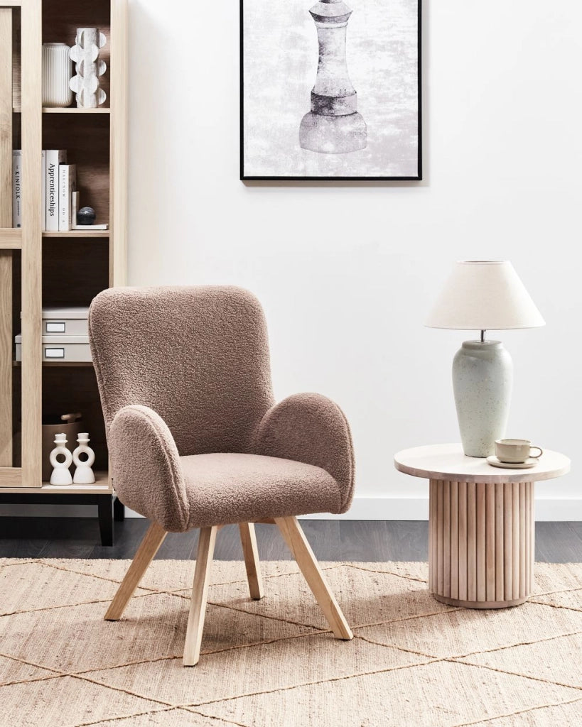 Sedia da salotto Marrone Boucle Rivestimento Solido Sedia da club moderna con braccioli Gambe in legno