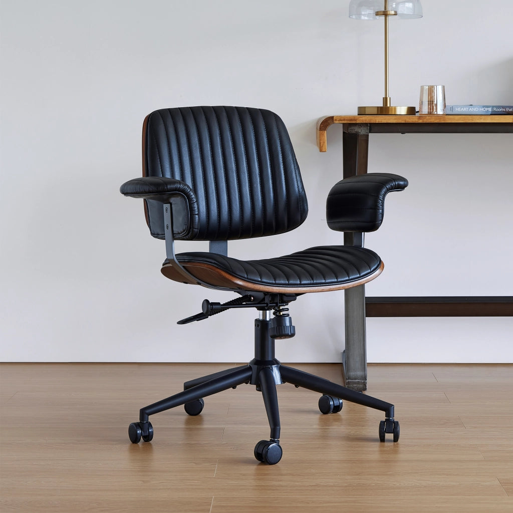 Sedia da ufficio girevole con ruote e altezza regolabile braccioli imbottiti in pelle e metallo nera 52 × 46 × 33 cm